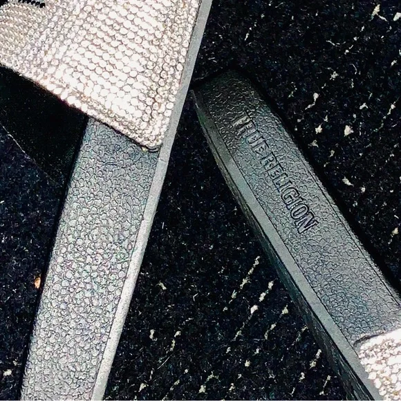 TRUE RELIGION MEYER ENCRUSTED CRYSTAL RHINSTONE | RUBBER SLIDES | Sz 7 | USED - Picture 5 of 8
